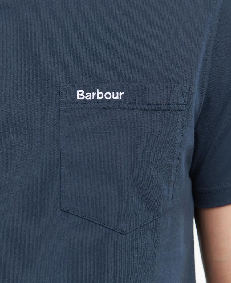 Barbour t-shirt à poche Langdon bleu pour homme porté poche