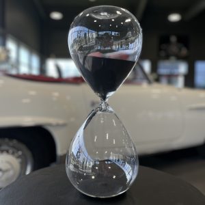 Sablier en verre avec sable noir